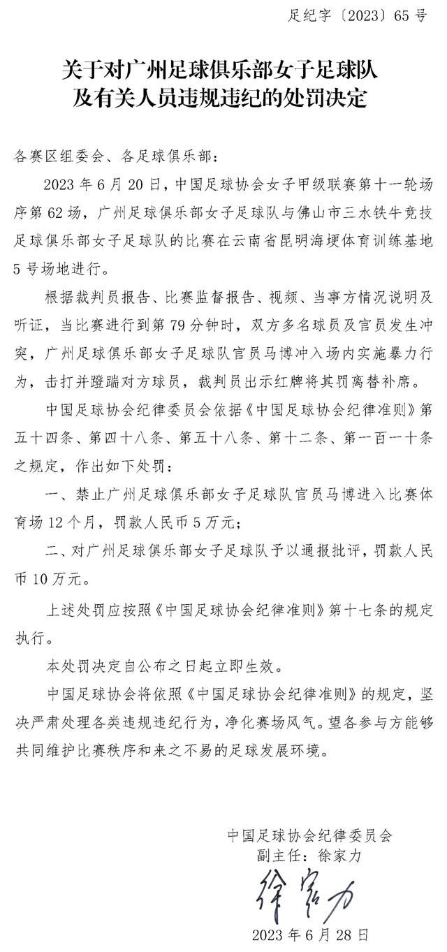 陈独秀亲自起草、连夜印刷了《北京市民宣言》，在北京新世界游艺场屋顶，将漫天的传单洒向露天影院，被在场的巡警和密探拘捕